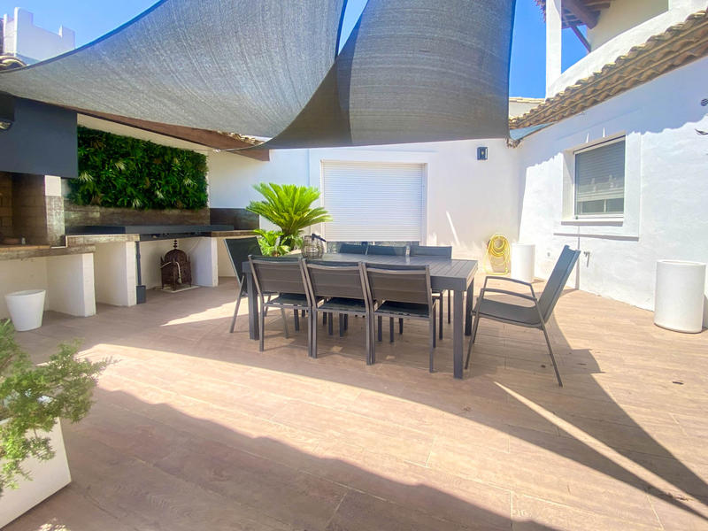 Maison - 334 m² - 8 pièces