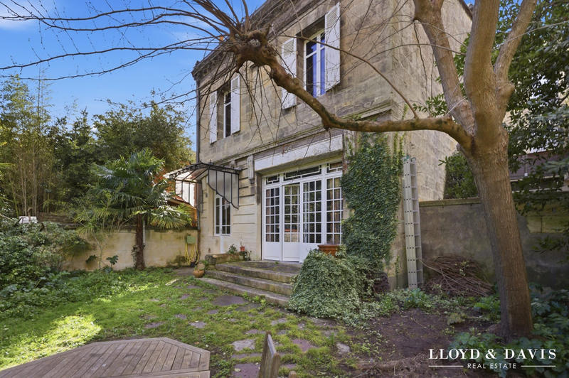 Maison - 392 m² - 12 pièces