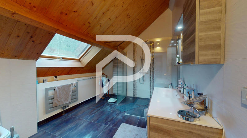 Maison - 696 m² - 12 pièces