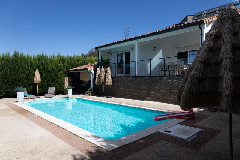 Maison - 250 m² - 6 pièces