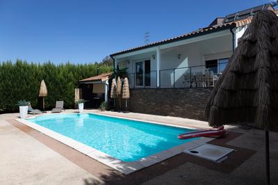 Maison - 250 m² - 6 pièces