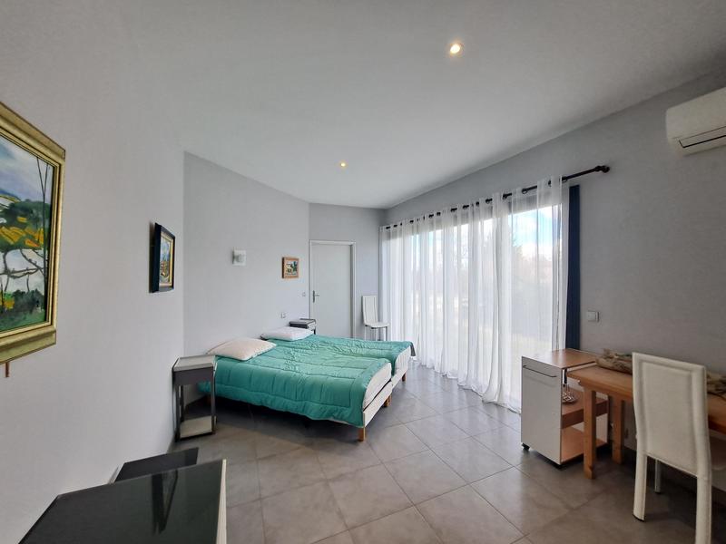 Maison - 305 m² - 6 pièces