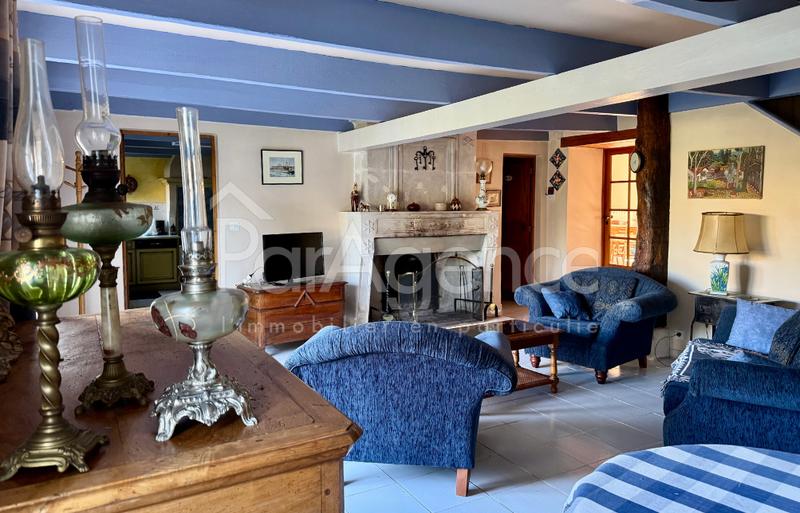 Maison - 241 m² - 8 pièces