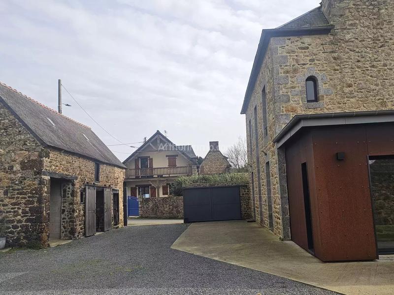 Maison - 225 m² - 9 pièces