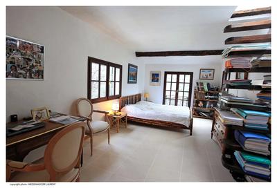 Maison - 900 m² - 20 pièces