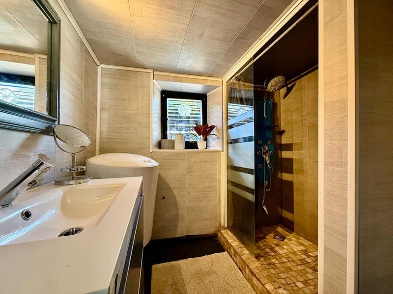 Maison - 260 m² - 10 pièces