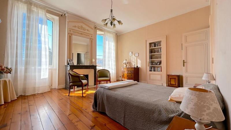 Hôtel particulier - 758 m² - 19 pièces