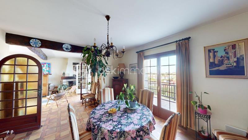 Propriété - 221 m² - 9 pièces