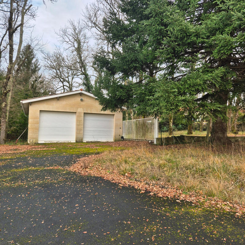 Maison - 238 m² - 9 pièces