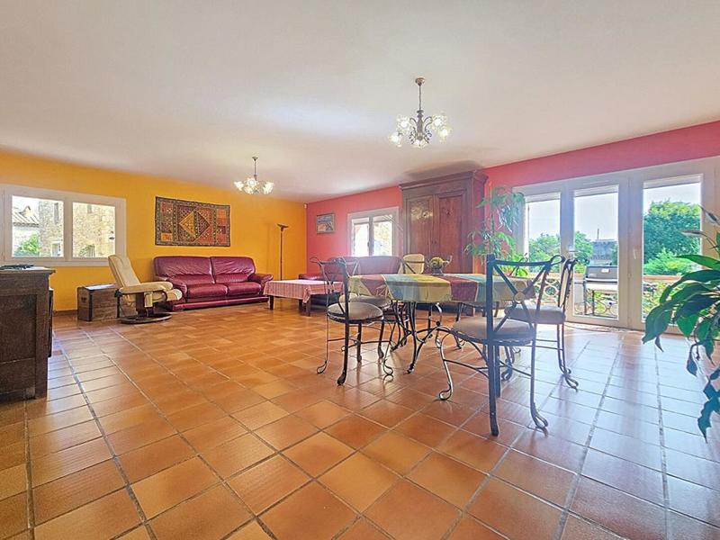 Maison - 210 m² - 8 pièces