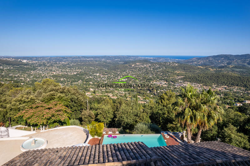 Villa - 235 m² - 6 pièces