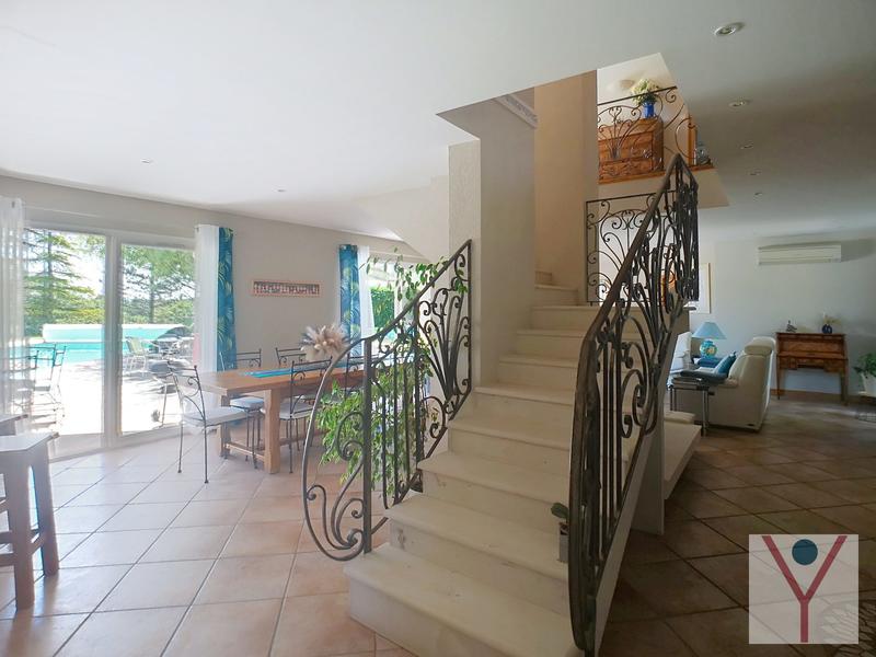 Maison - 258 m² - 7 pièces