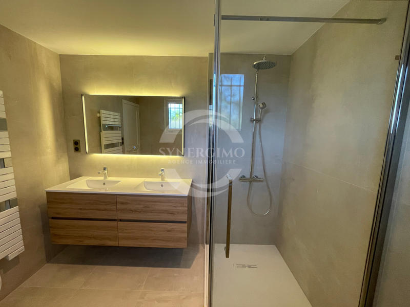 Maison - 227 m² - 7 pièces