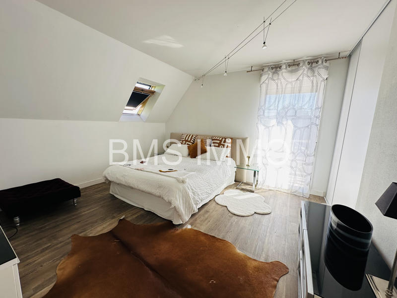 Maison - 230 m² - 6 pièces