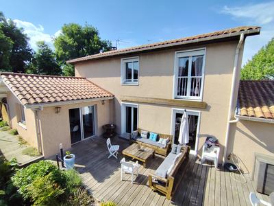Maison - 144 m² - 7 pièces