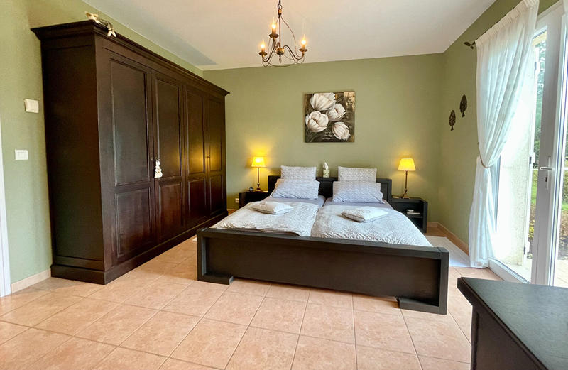 Maison - 260 m² - 9 pièces