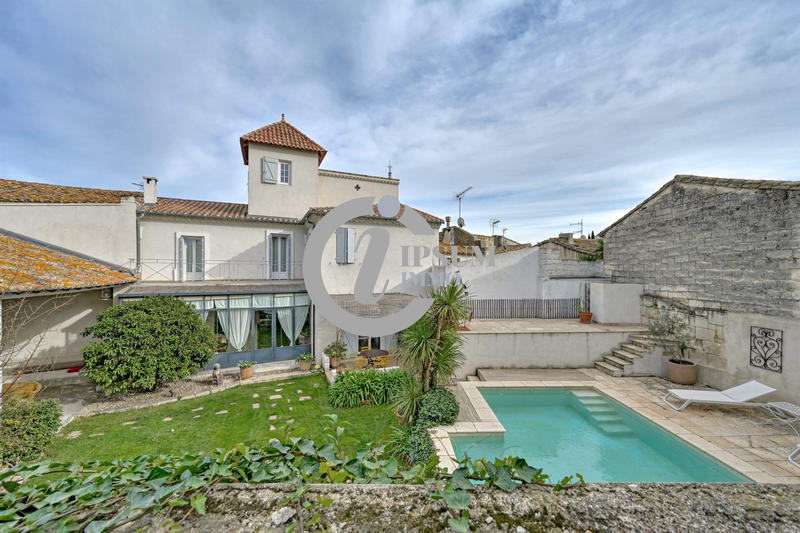 Maison - 303 m² - 6 pièces