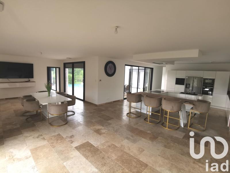 Maison - 212 m² - 6 pièces