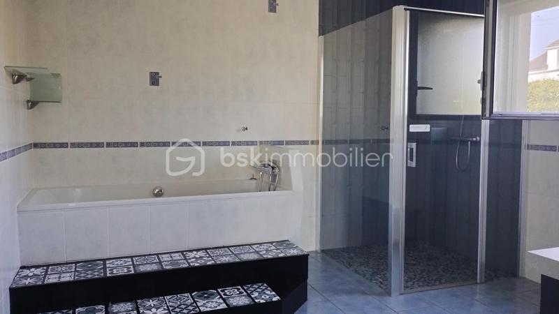 Maison - 239 m² - 6 pièces