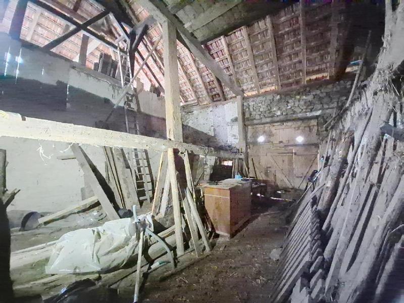 Maison - 300 m² - 1 pièce