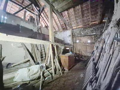 Maison - 300 m² - 1 pièce