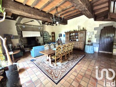 Maison - 234 m² - 8 pièces