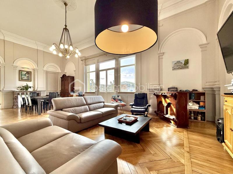 Appartement - 379 m² - 8 pièces