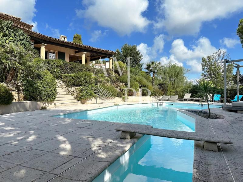 Villa - 240 m² - 7 pièces