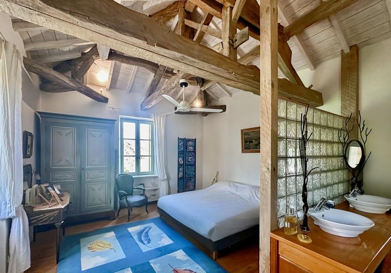 Maison en pierre - 222 m² - 9 pièces