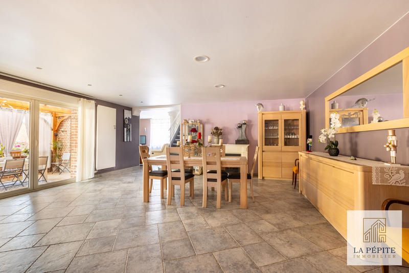 Maison - 216 m² - 6 pièces