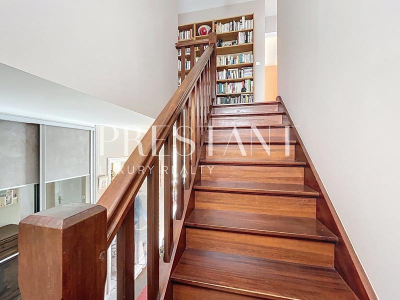 Maison - 267 m² - 7 pièces