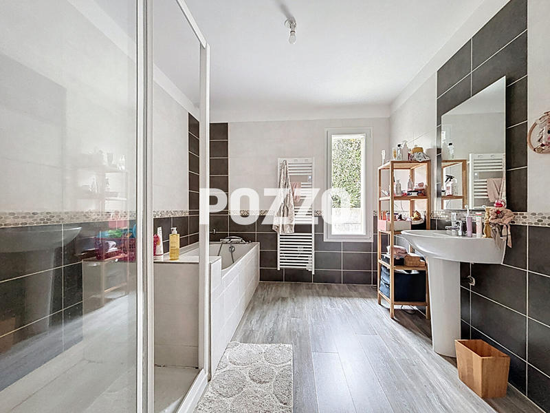 Maison - 217 m² - 6 pièces