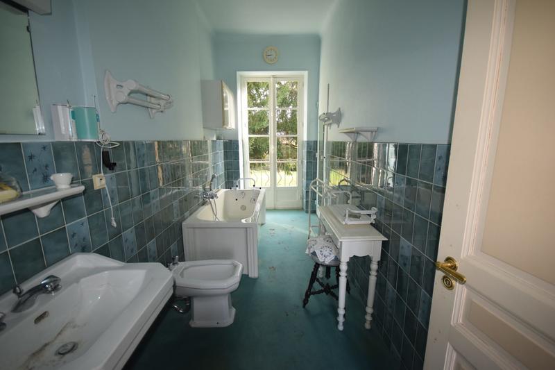 Viager - Maison ancienne - 242 m² - 10 pièces