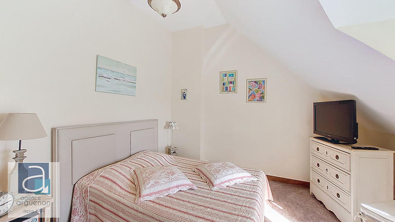 Maison - 220 m² - 5 pièces