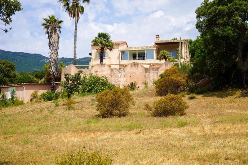 Maison - 250 m² - 9 pièces