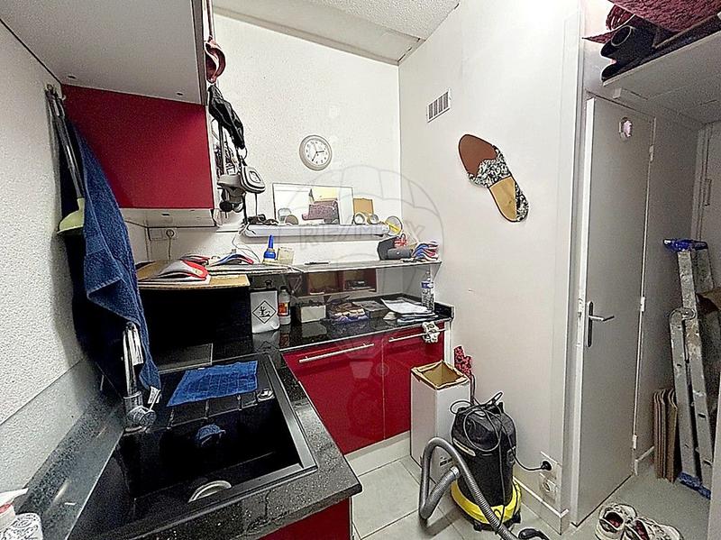 Magasins - 70 m² - 8 pièces