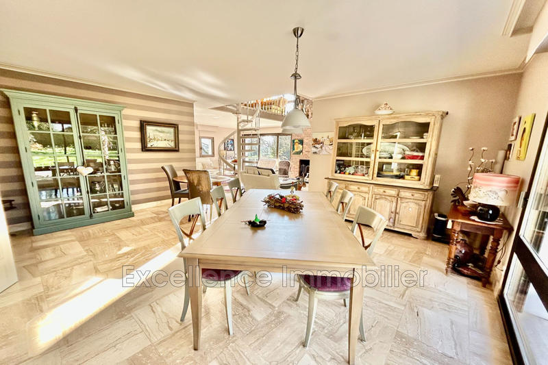 Maison - 320 m² - 10 pièces