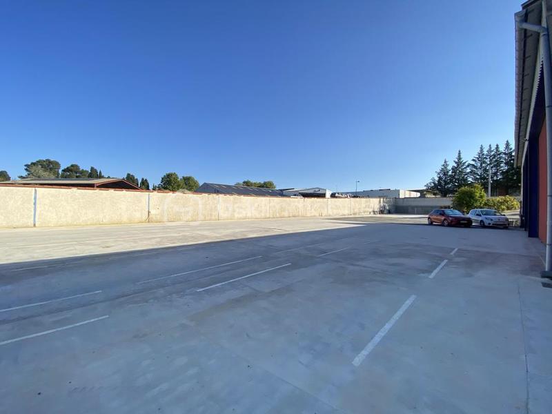 Entrepôt - 158 m² - 8 pièces