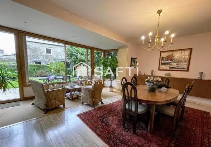 Maison - 275 m² - 10 pièces