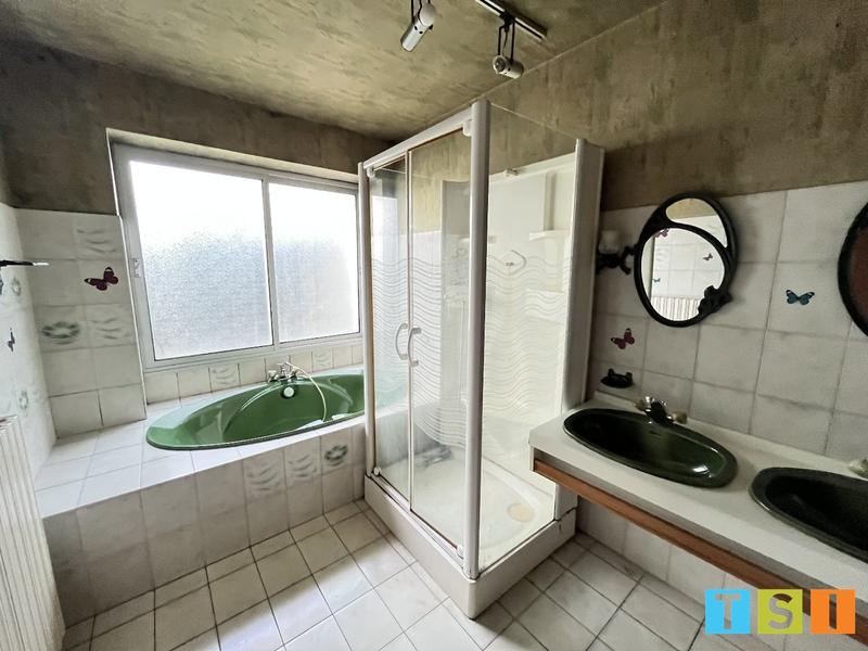 Maison - 210 m² - 9 pièces