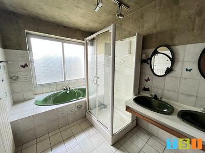 Maison - 210 m² - 9 pièces