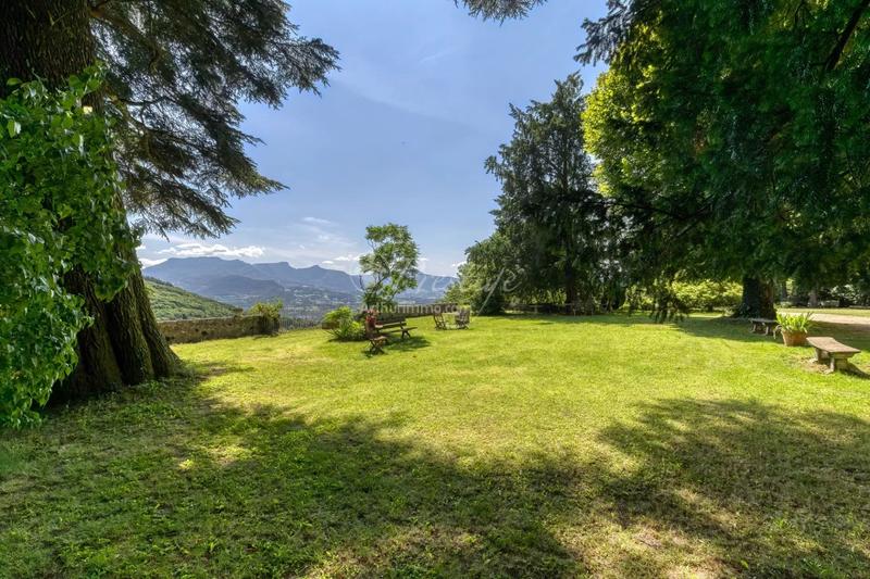 Maison - 500 m² - 10 pièces