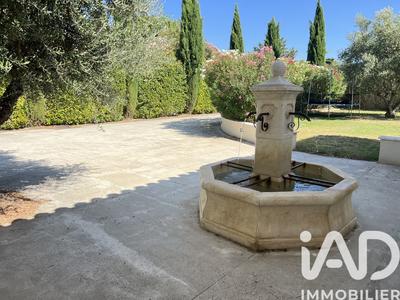 Maison - 275 m² - 11 pièces