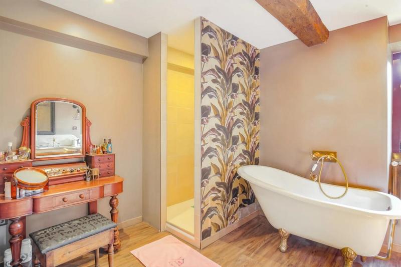 Maison - 340 m² - 10 pièces