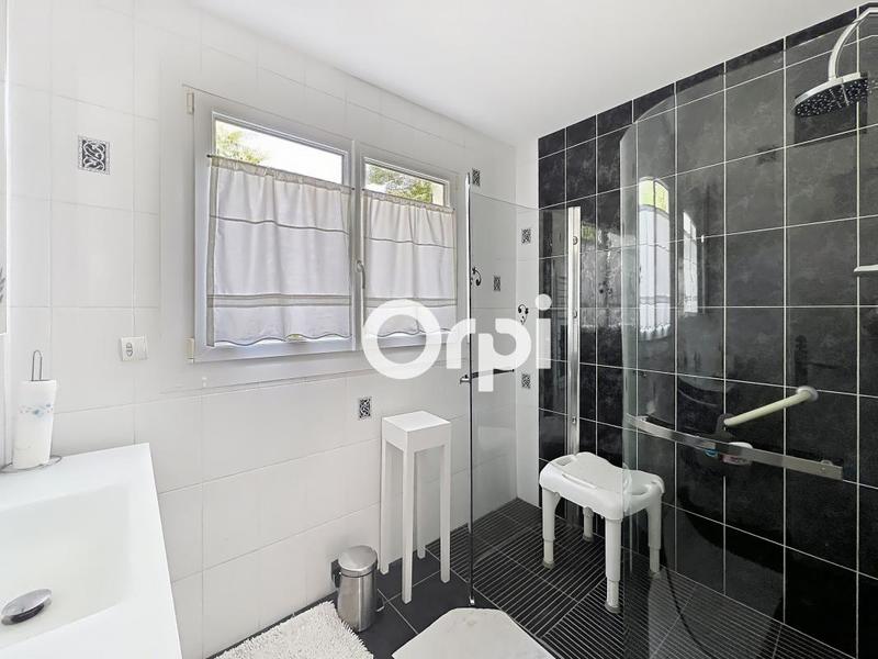 Maison - 245 m² - 9 pièces