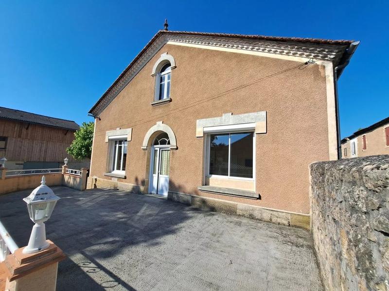 Maison - 230 m² - 8 pièces