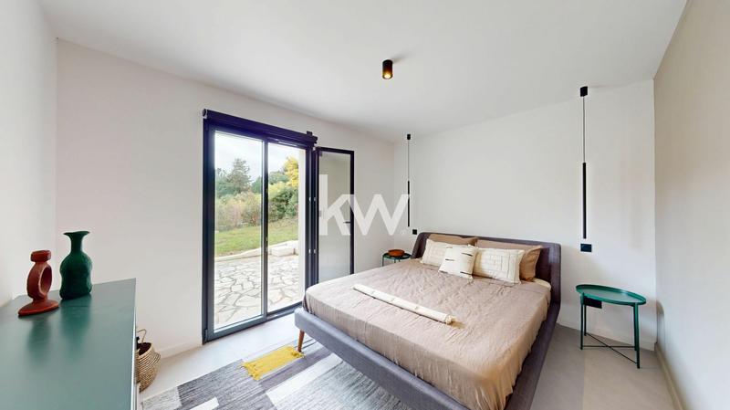 Maison - 208 m² - 6 pièces