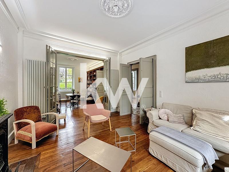 Maison - 205 m² - 7 pièces