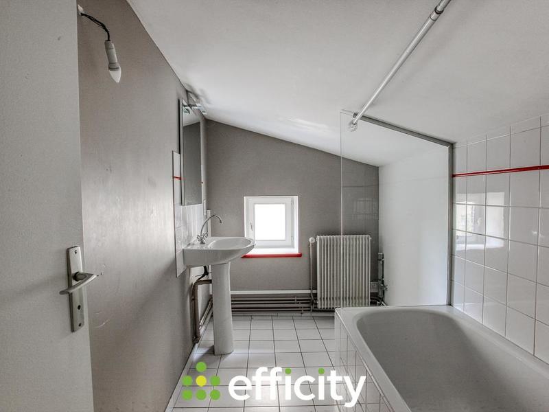 Maison - 300 m² - 20 pièces