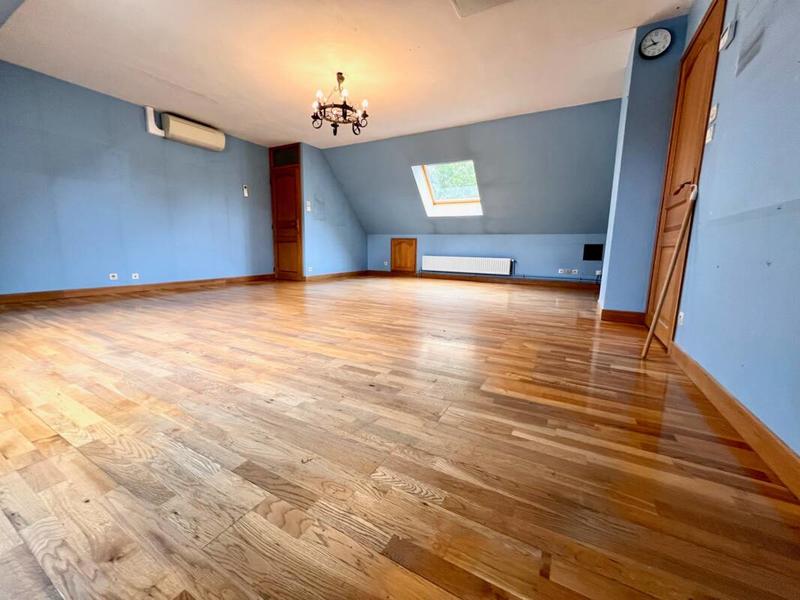 Maison - 185 m² - 8 pièces